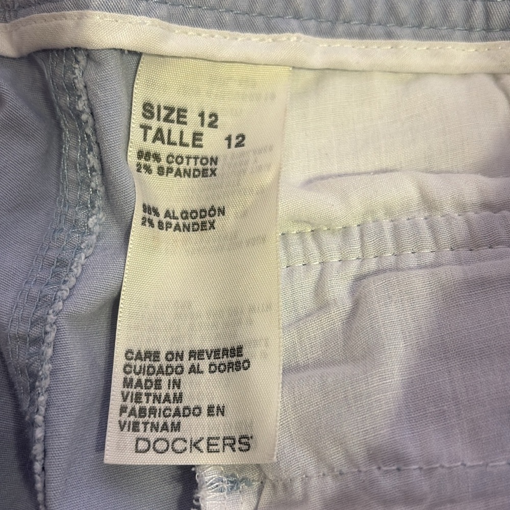 Dockers Light Blue Cargo Capri Pants. Size 12 - Picture 8 of 9